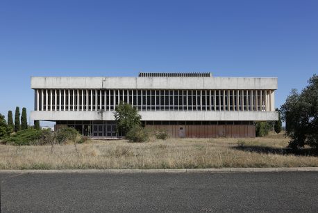 Vue de face du futur restaurant et salle de conférence du hall Mercure avant travaux © tous droits réservés - Pôle aéronautique - photo Ouest Provence